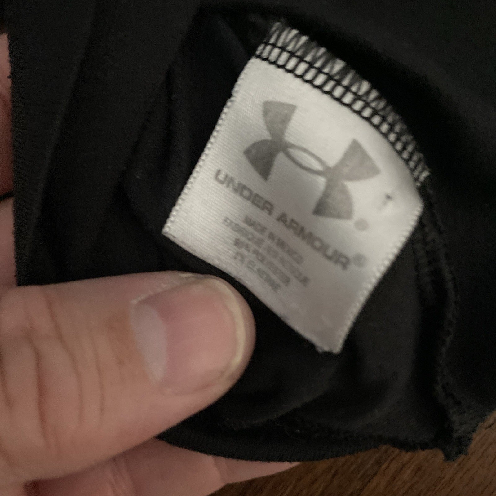 UNDER ARMOUR Heat Gear Black Youth Boys Girls Sport Shirt Sz LARGE