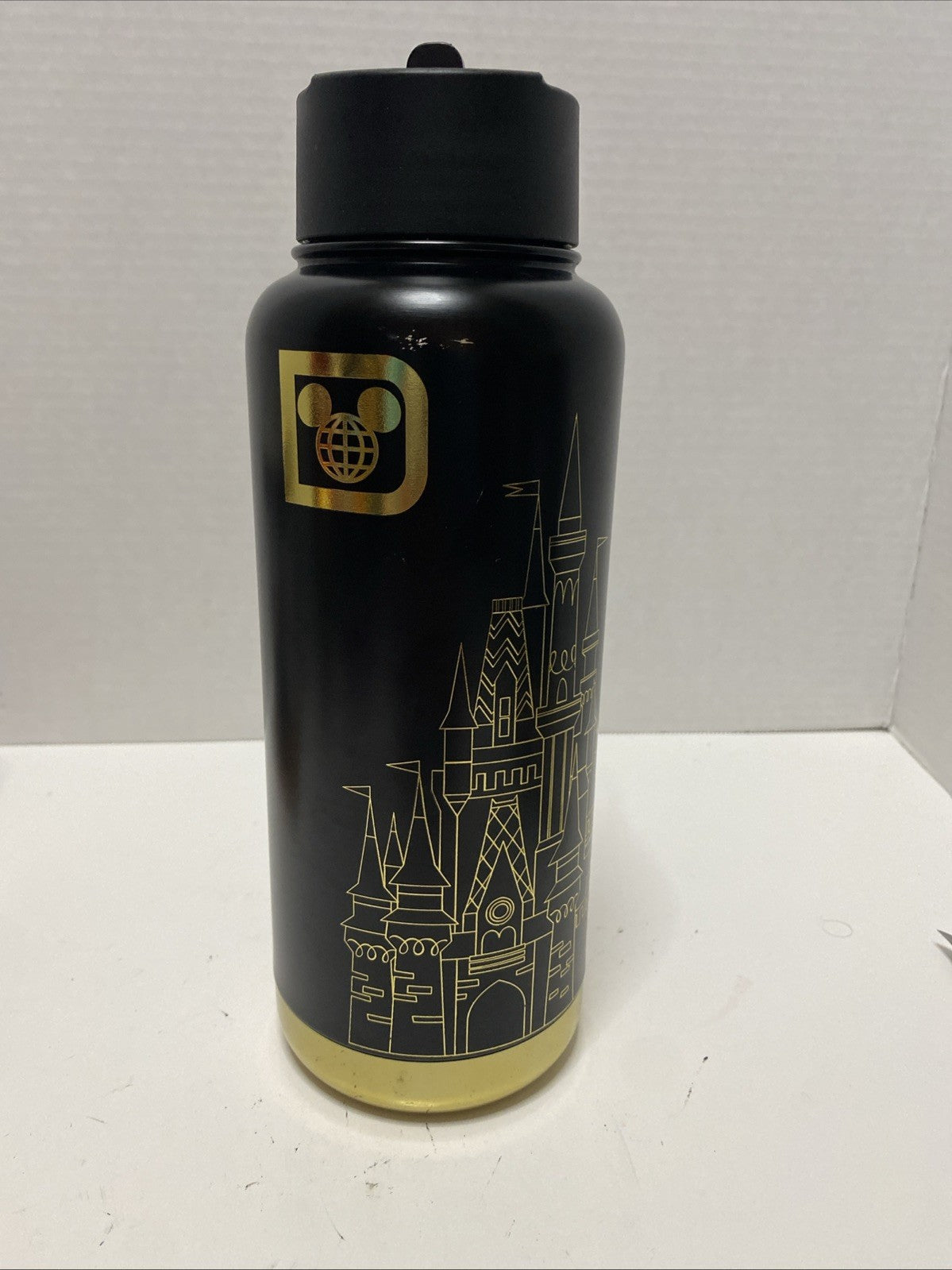 Walt Disney World Cinderella Castle Black & Gold Outline 31.5 oz Tumbler Bottle