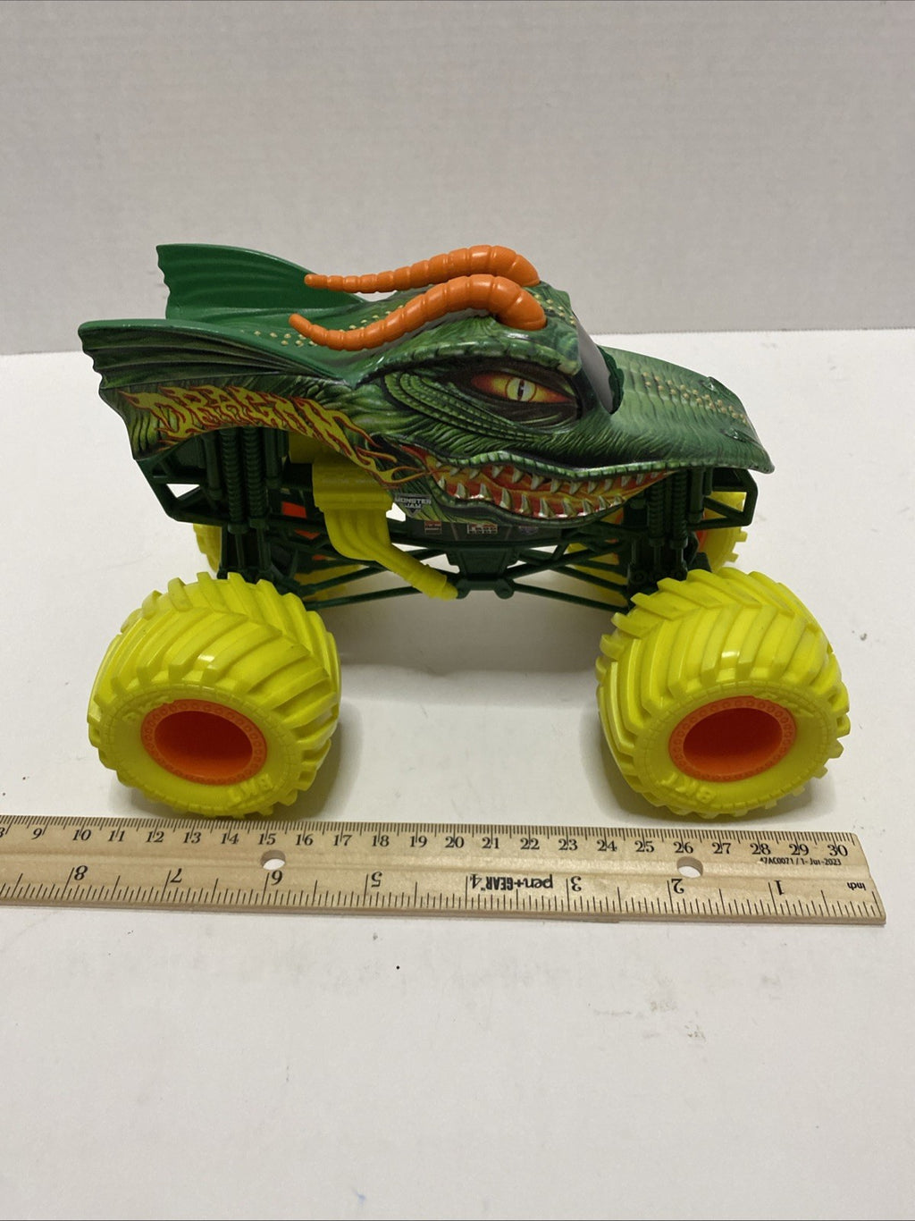 Monster Jam Truck DRAGON 1:24 Yellow Tires 2023 The BIG ONE