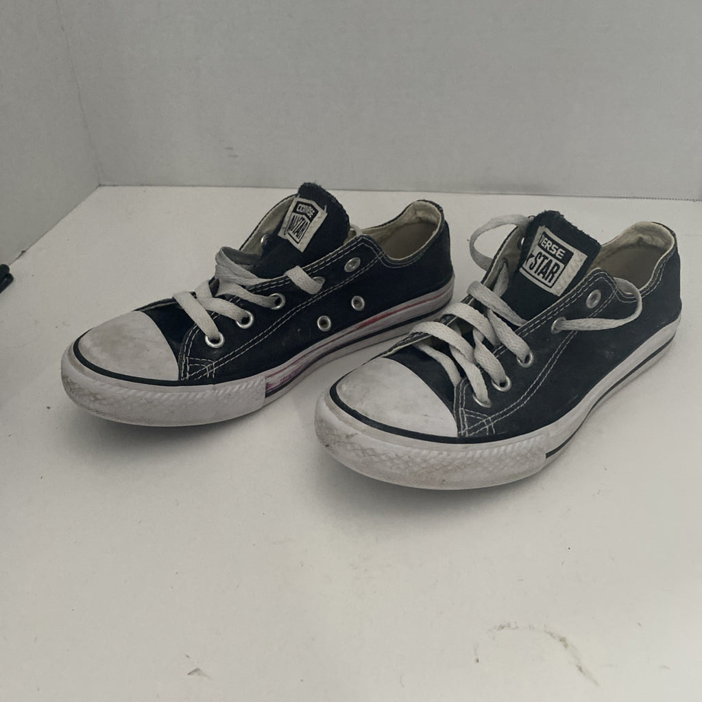 Converse All Stars Black And White Sneakers Shoes - Size 2.5