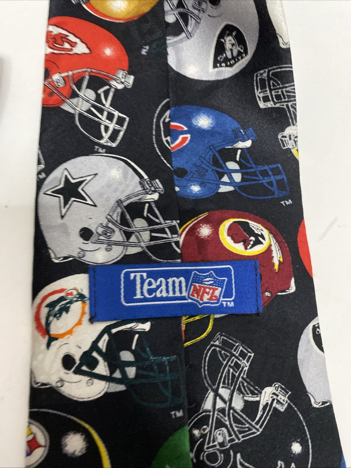 Vintage Team NFL Mens Tie.  4" Wide.  Made USA WITH TEAM HELMETS