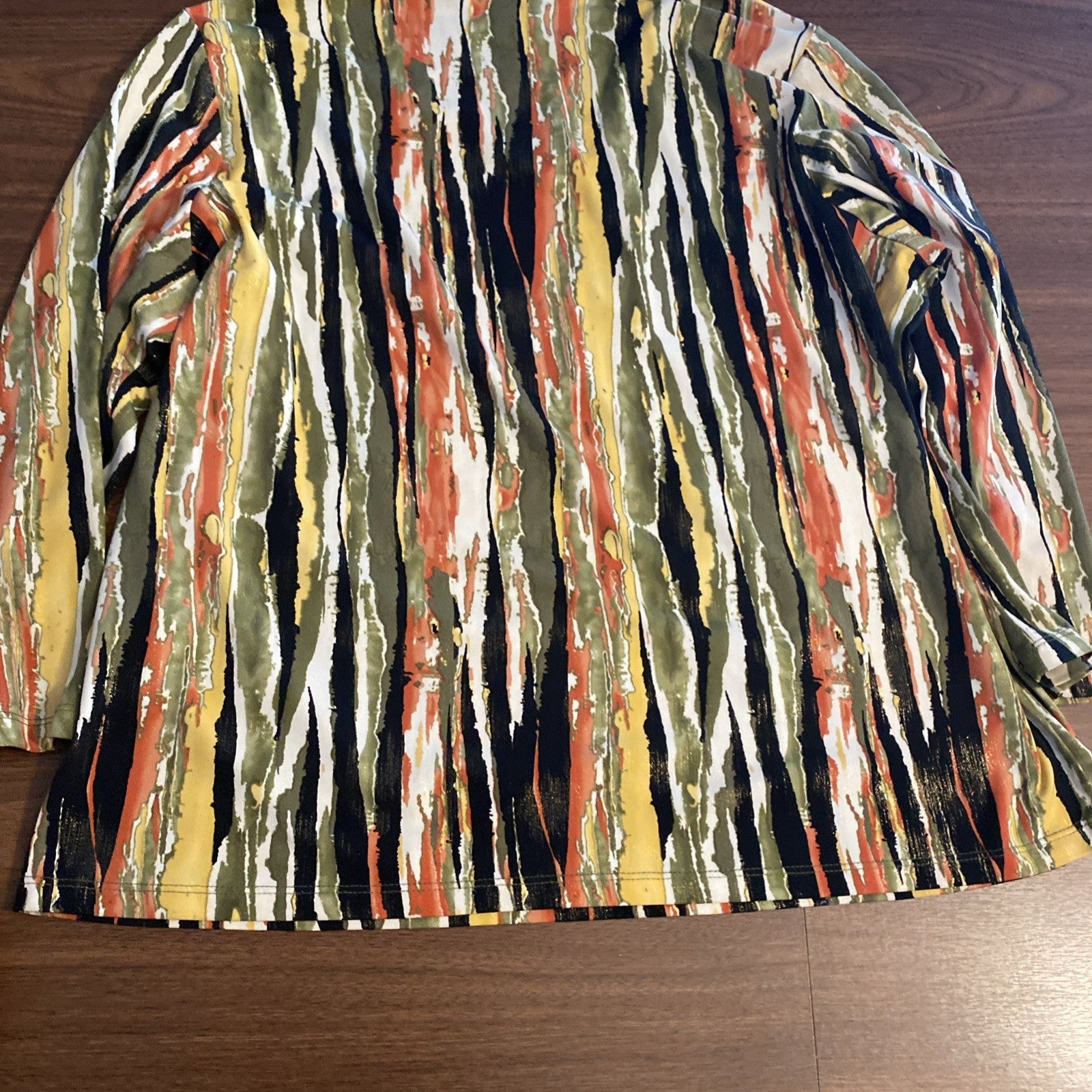 Alison Daly women’s large top multicolored three-quarter sleeved V-neck