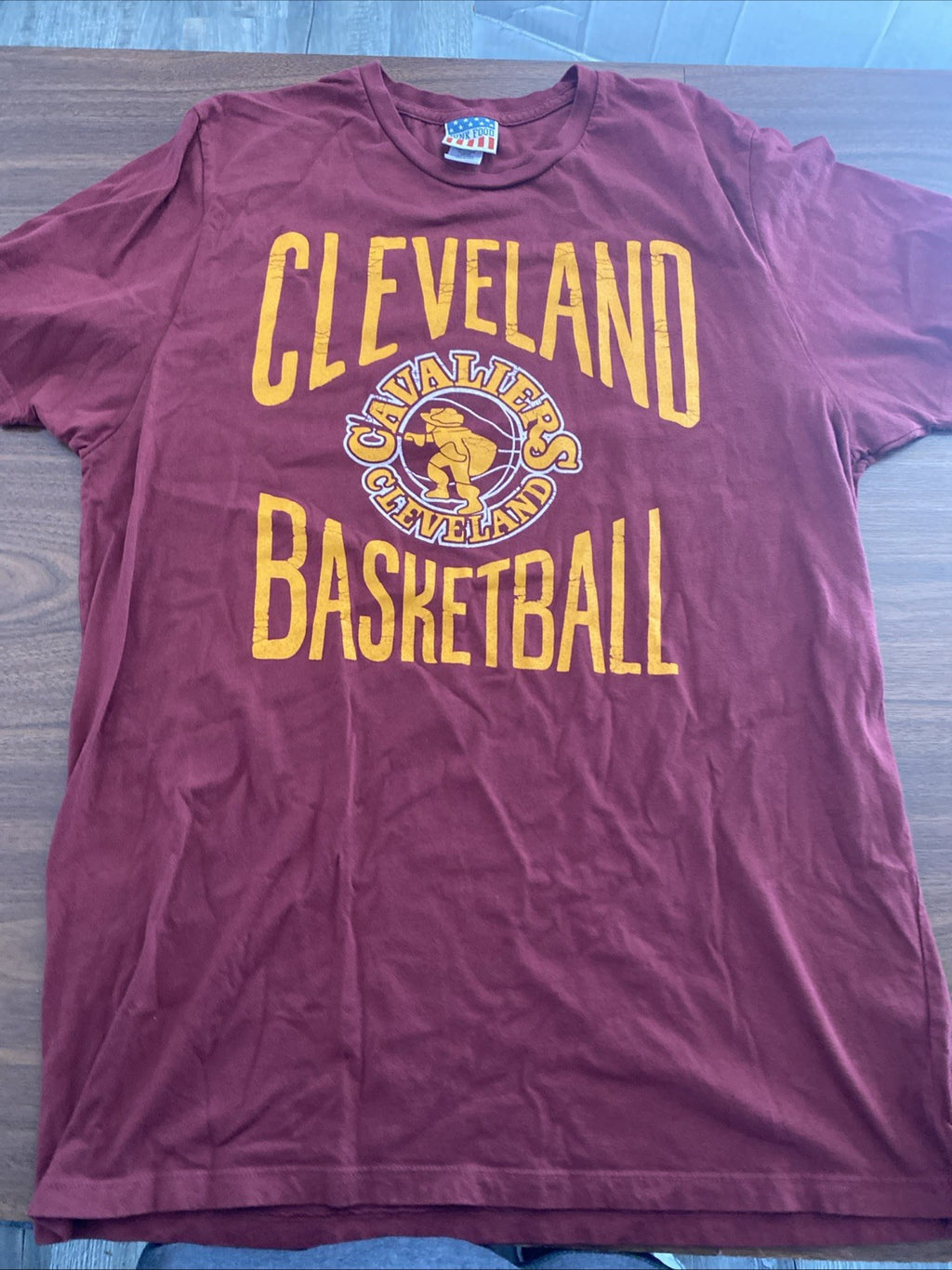 Men’s extra large NBA Cleveland Cavalier basketball shirt maroon short sleeves