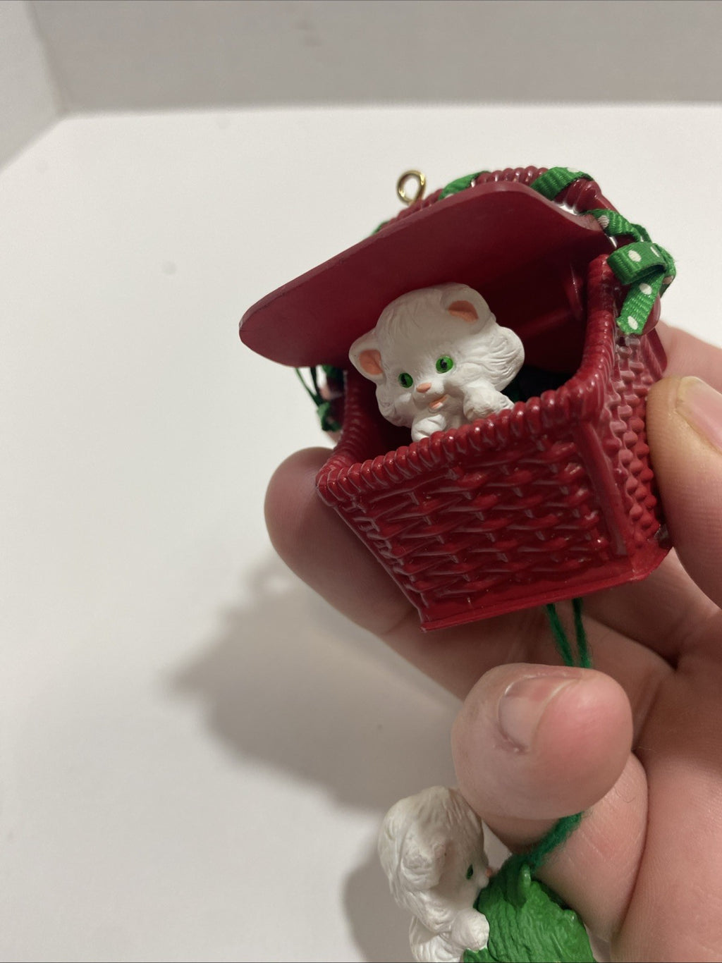 MIB 1988 Hallmark PEEK A BOO KITTIES w/ Movement Keepsake Ornament QX4871