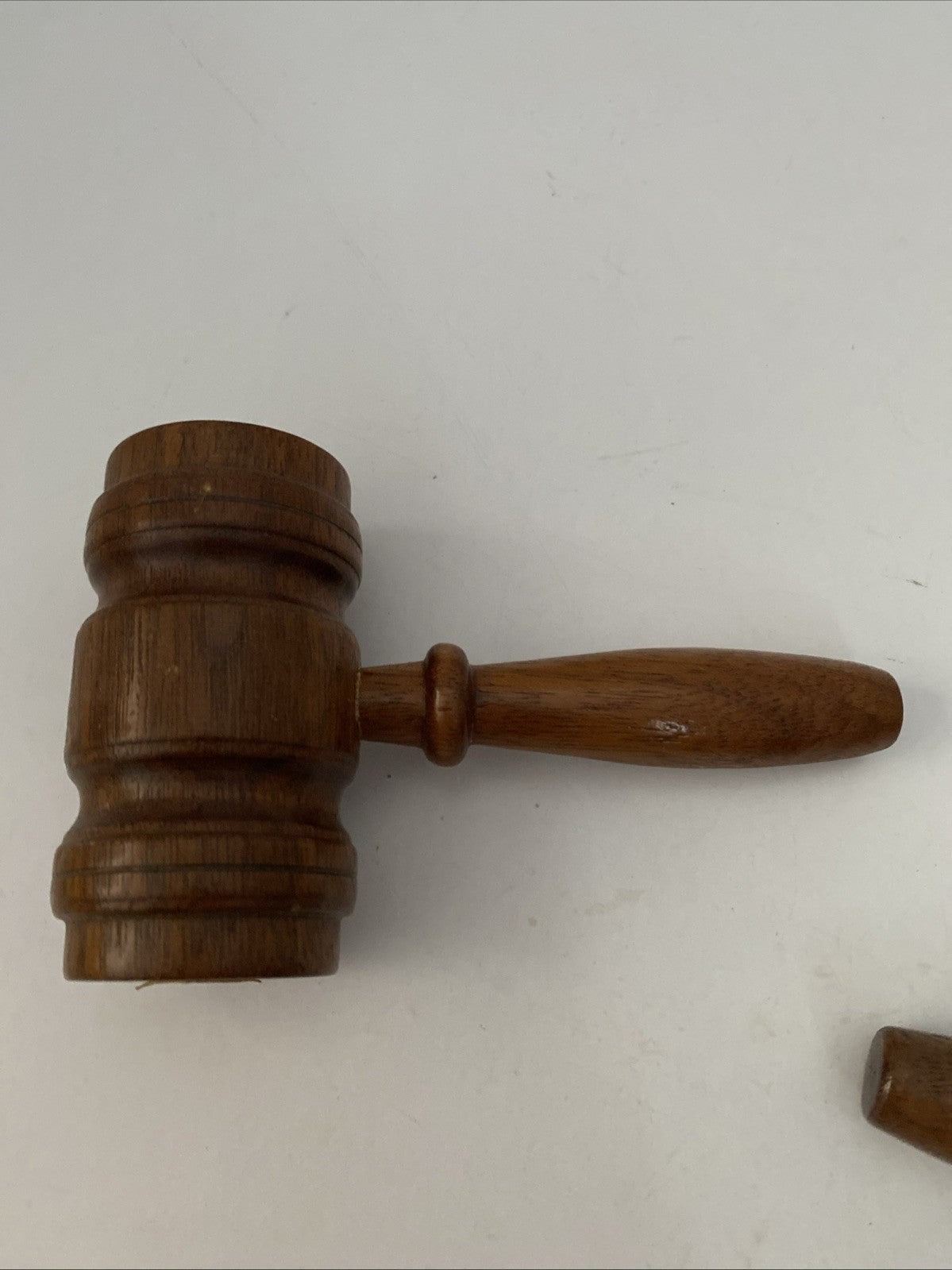 VINTAGE SALT AND PEPPER CRUET SET IN THE FORM OF GAVELS  Judge