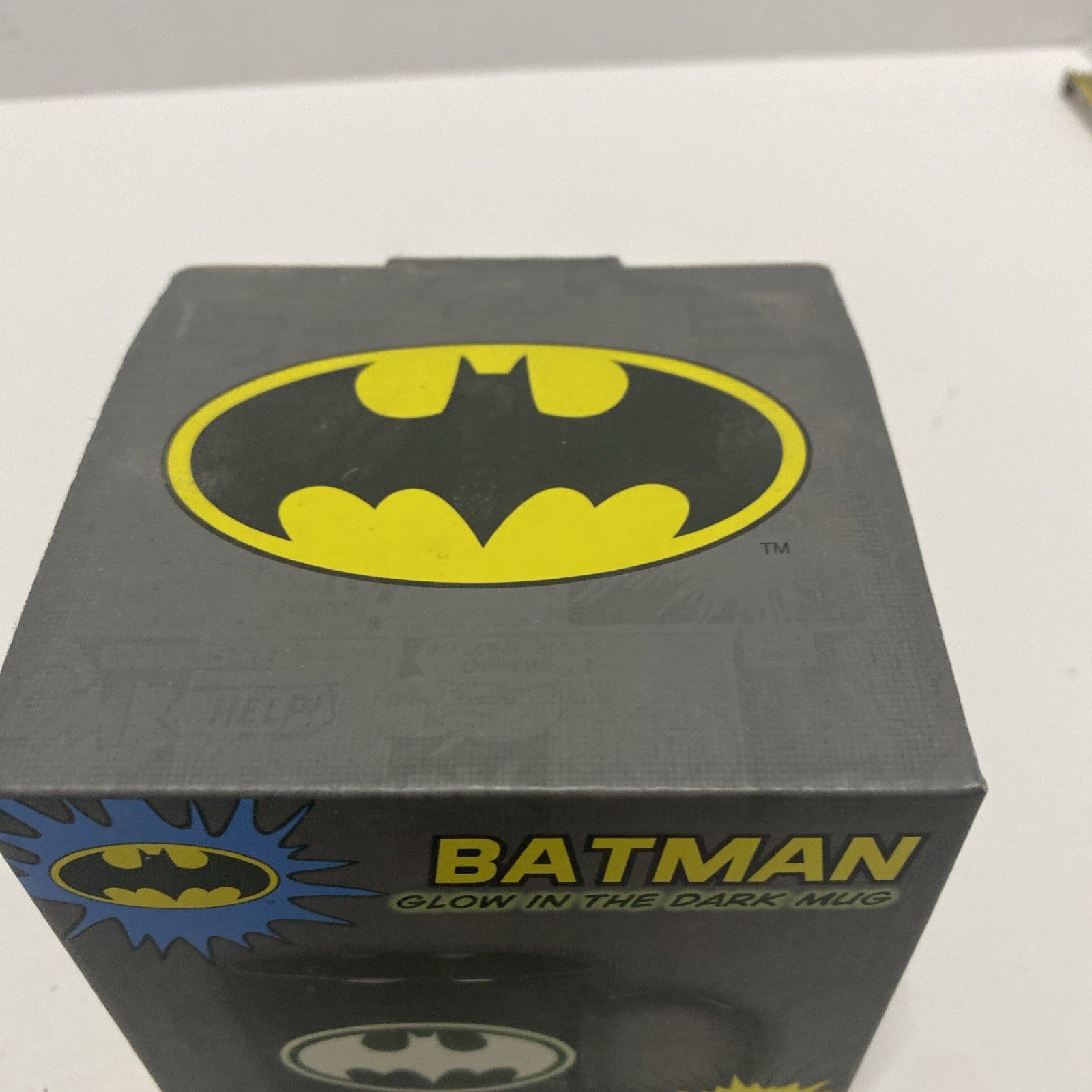 GLOW IN THE DARK BATMAN DC COMICS 10 oz MUG CUP Justice League NEW