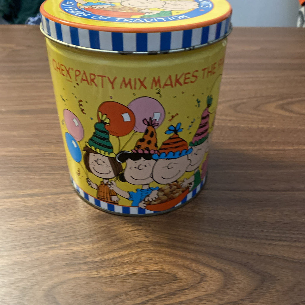CHEX PEANUTS CHARLIE BROWN AND THE GANG 5" ROUND METAL TIN WITH LID Vintage