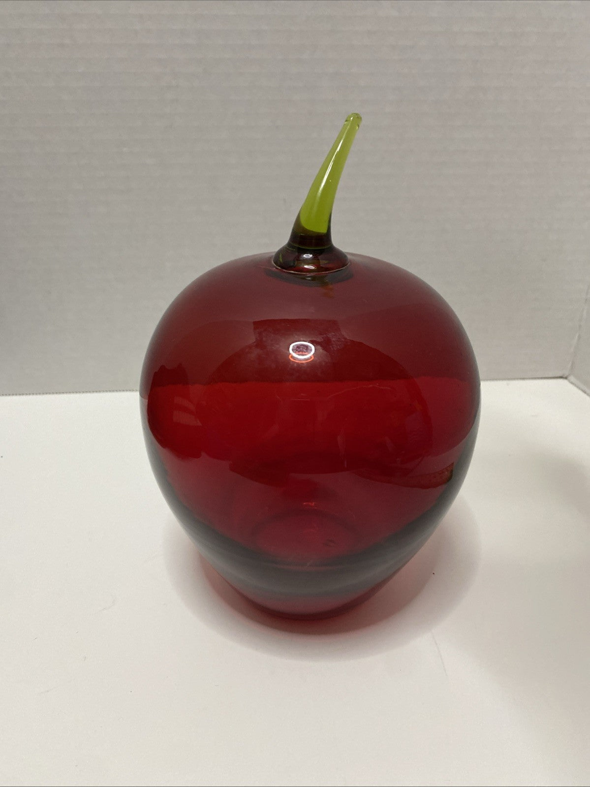 Beautiful Vintage Viking Art Glass Red Apple w/Green Stem 7"H