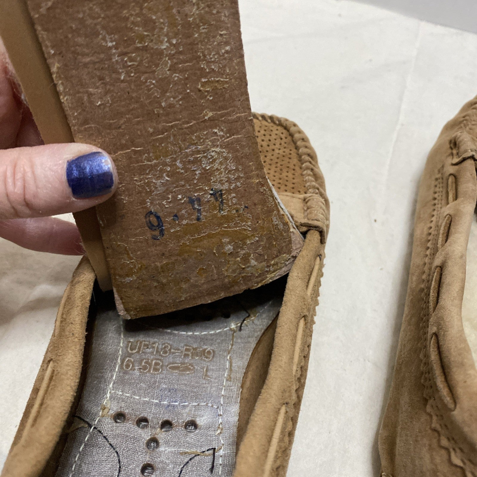 UGG Roni Moccasin Loafer Slipper Tan Suede Shearling Womens Size 6.5
