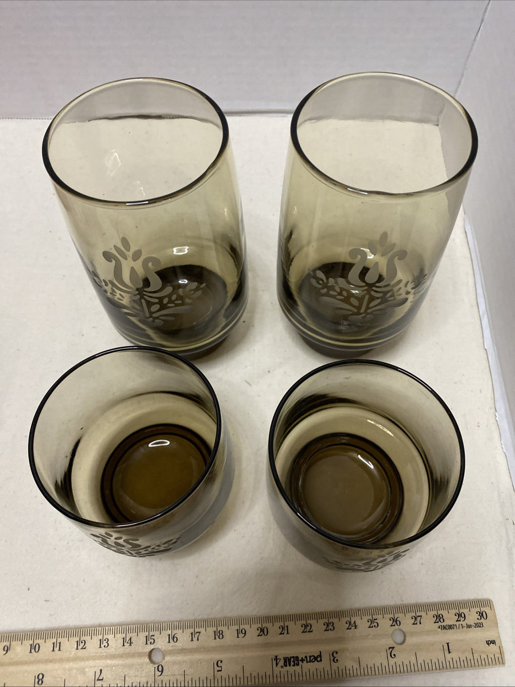 Pfaltzgraff Village Brown Rocks  Glasses  Smoked Etched Libbey Set Of 4