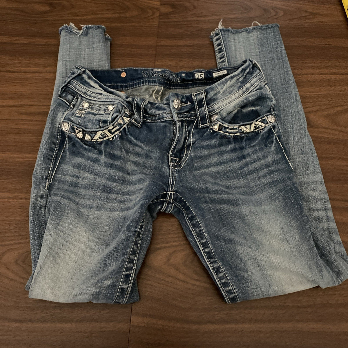 Miss Me Boot cut Jeans Women’s size 25" X 31" (cut To 25) inseam Free Shipping