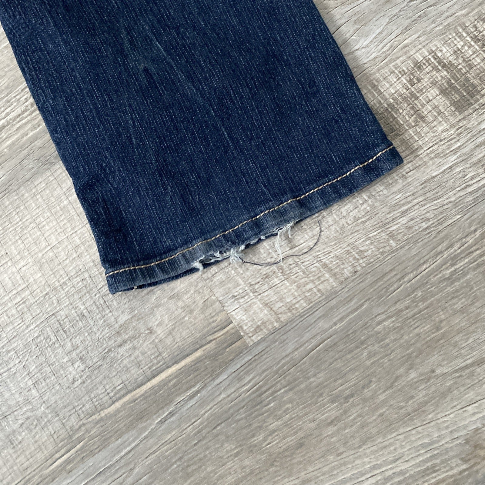 Twentyone Blackwomen’s distressed denim jeans embossed pockets size 9/10R