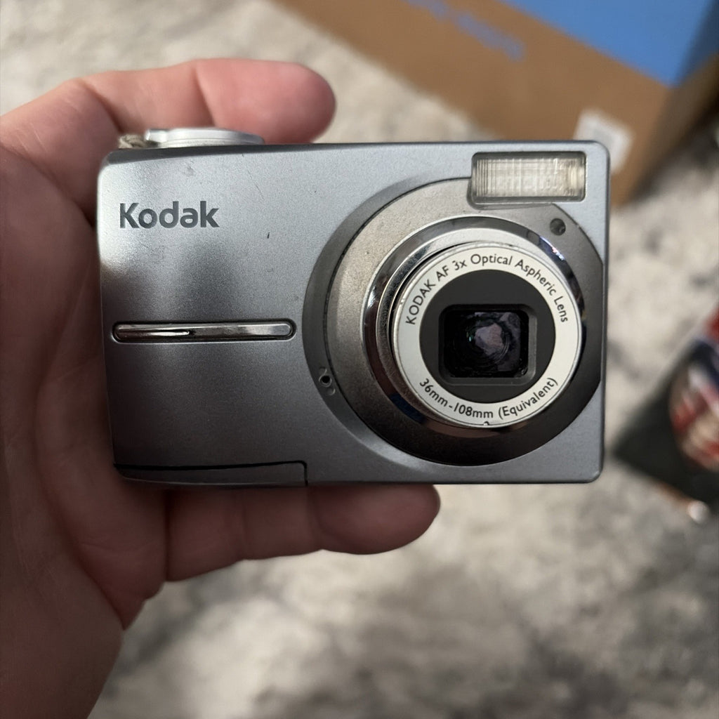Kodak EasyShare C813 Digital Camera 8.2MP, Silver. Tested Works