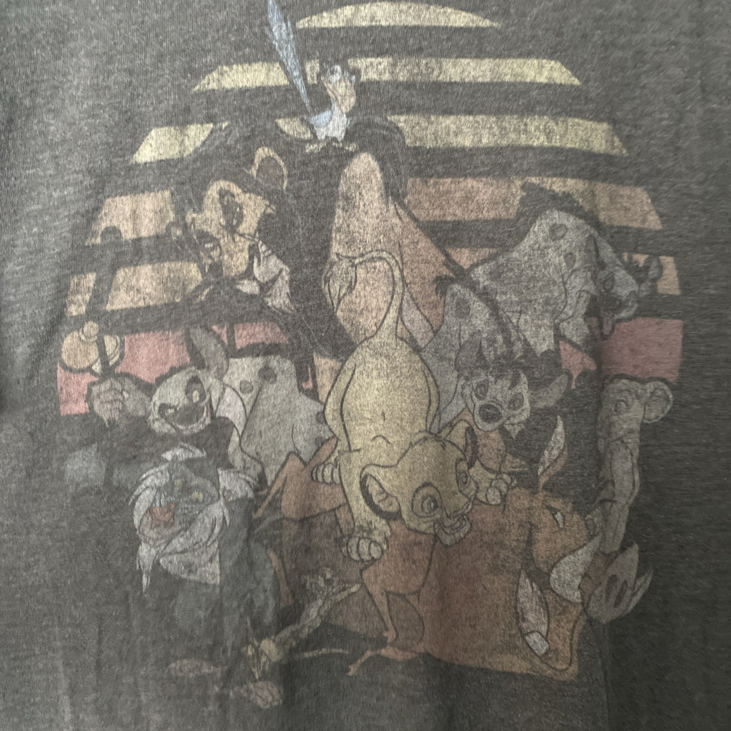 Disney lion King short sleeve gray shirt size extra large large short sleeve