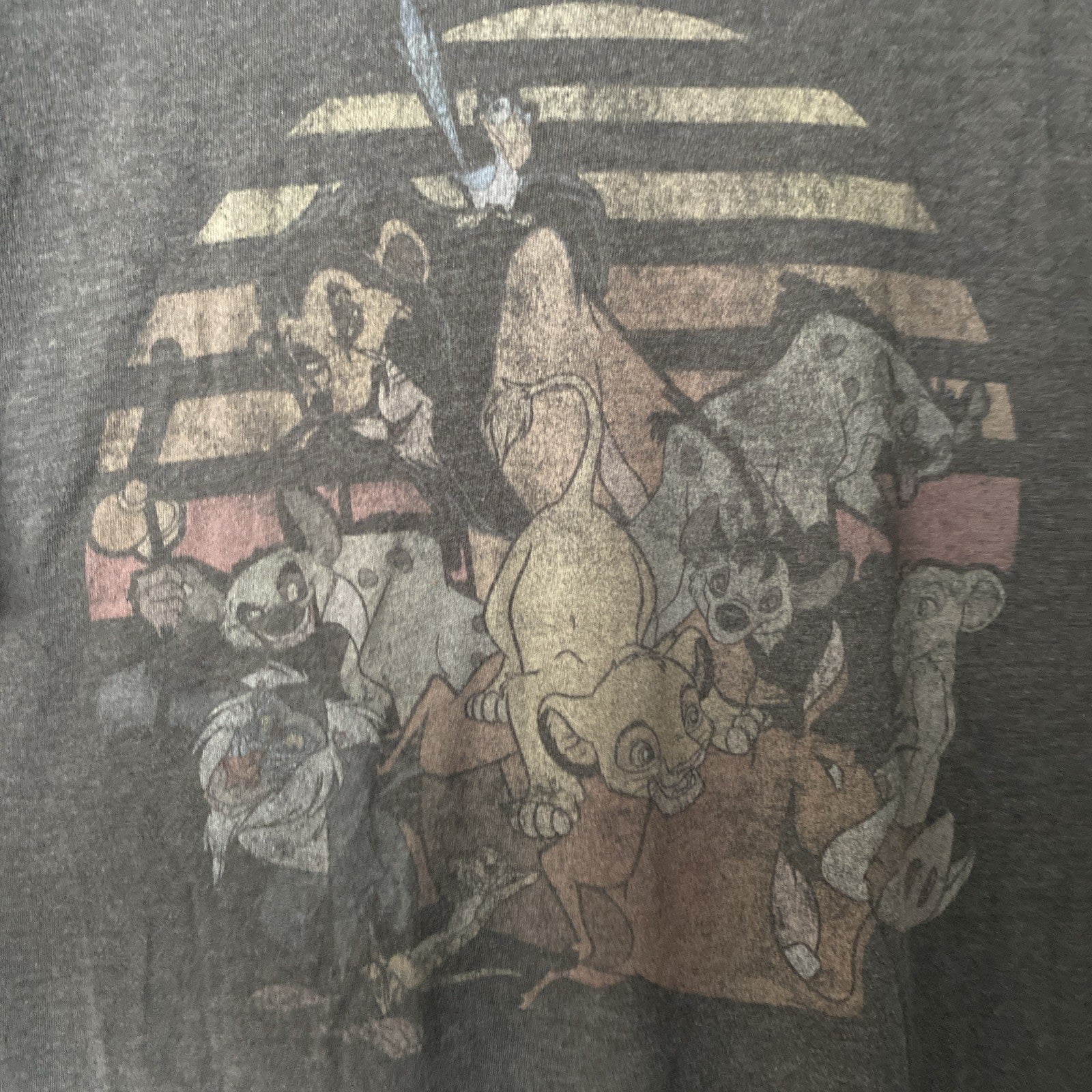 Disney lion King short sleeve gray shirt size extra large large short sleeve