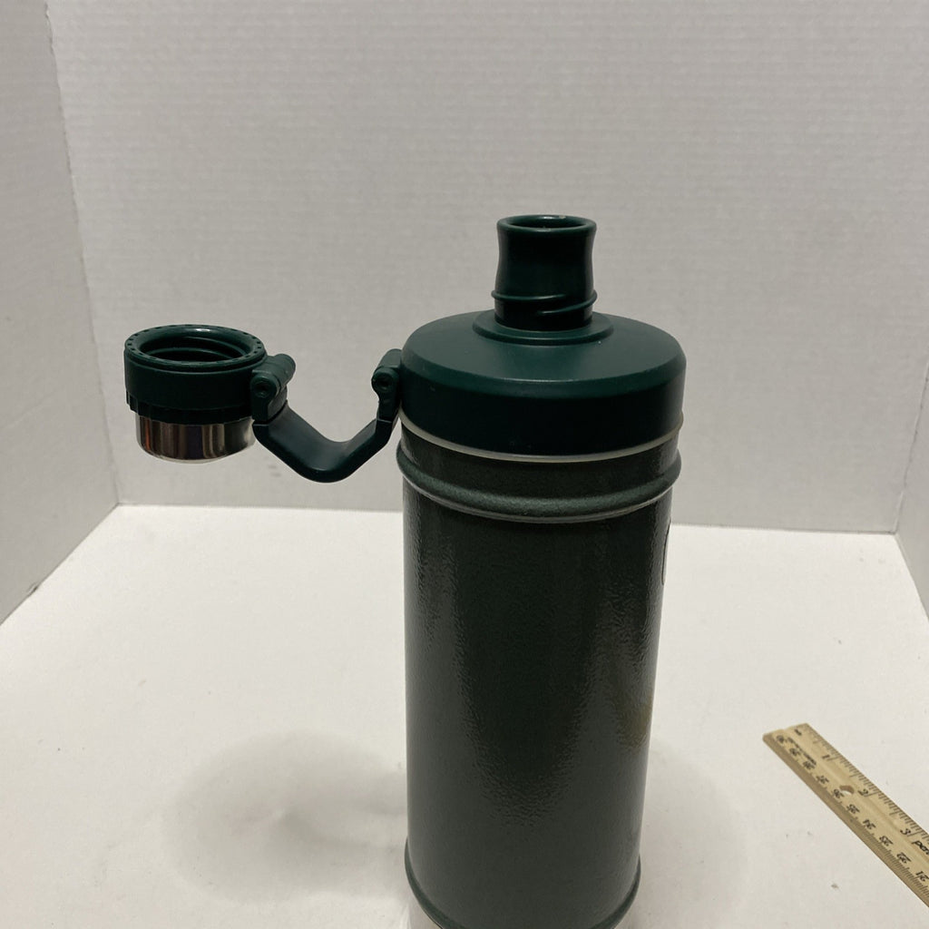 Stanley Classic Vacuum Insulated Bottle Thermos Green 21oz - Pre-Owned