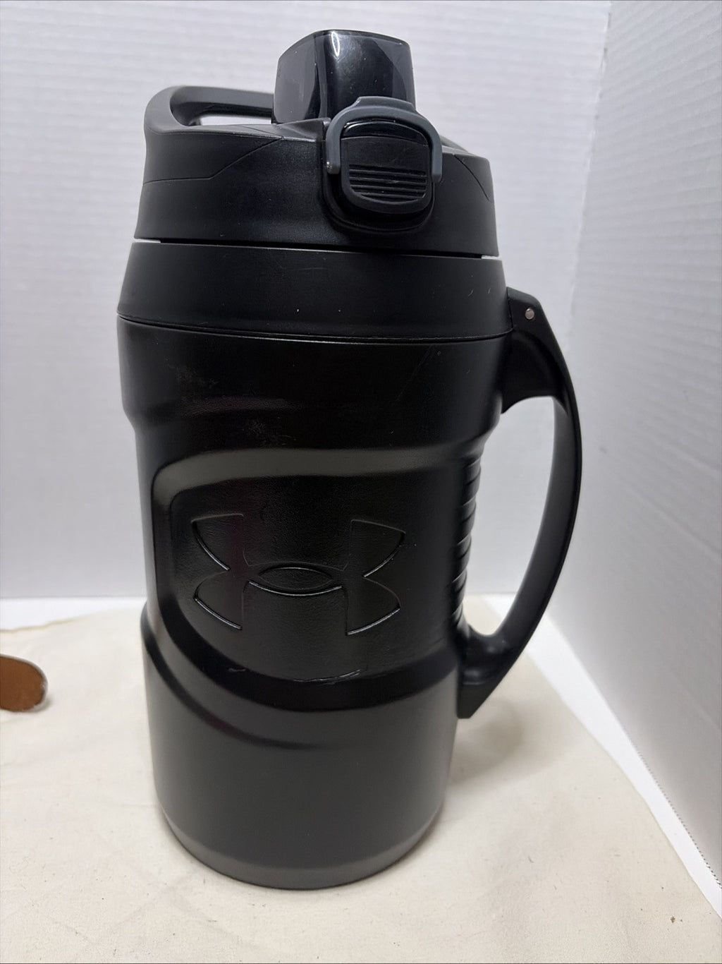 Under Armour Half Gallon Water Bottle 64oz Insulated Water Bottle W Fence Hooks 