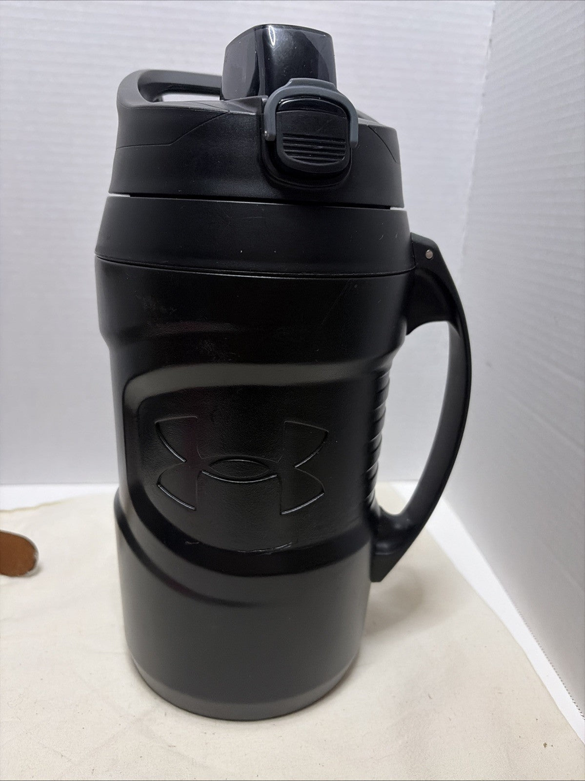 Under Armour Half Gallon Water Bottle 64oz Insulated Water Bottle W Fence Hooks 