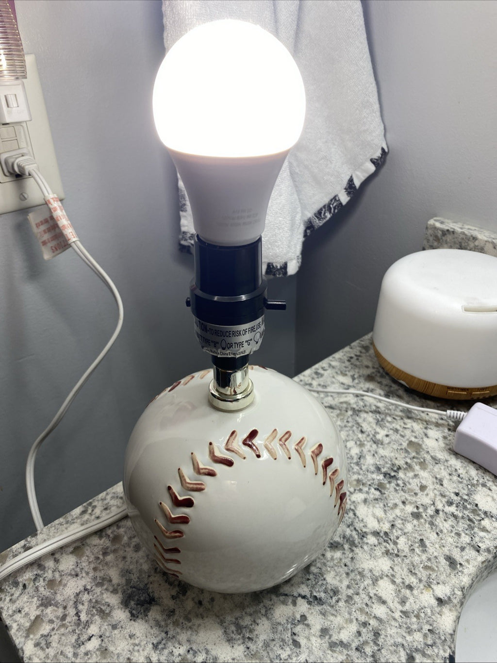 Ceramic 40-Watt Baseball Table Dresser Lamp ~ Sports, Boys Bedroom, Softball 