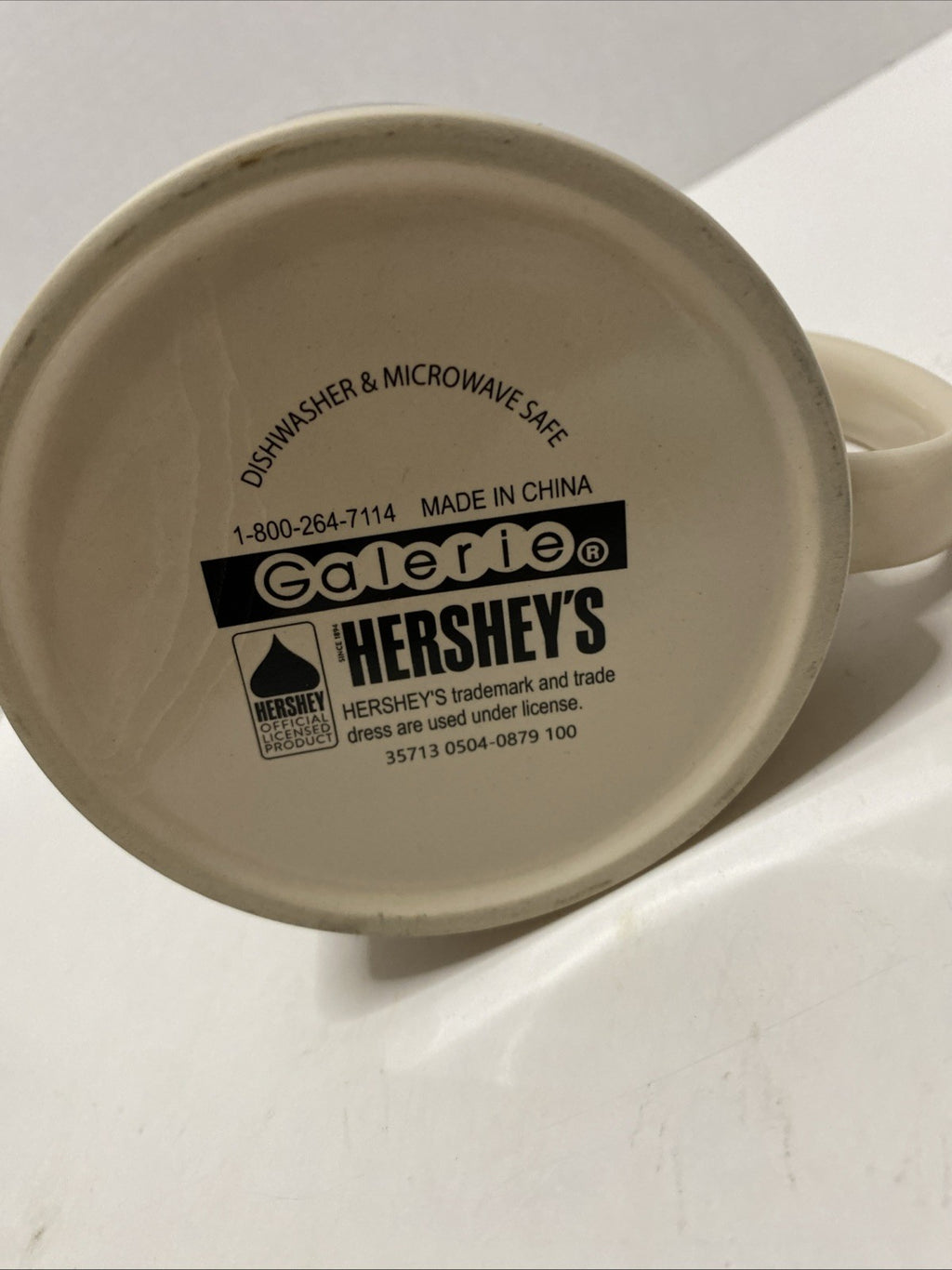 Oversized 28 OZ Hershey's Chocolate Mug Jumbo Large Cup Galerie Christmas Scene