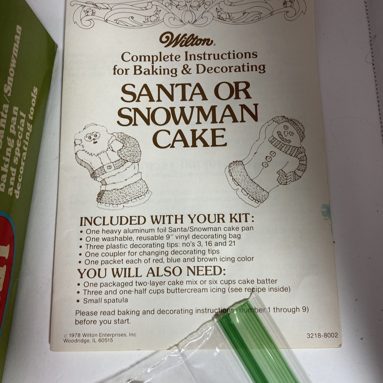 VTG CHRISTMAS WILTON CAKE DECORATING KIT SANTA SNOWMAN BAKING PAN