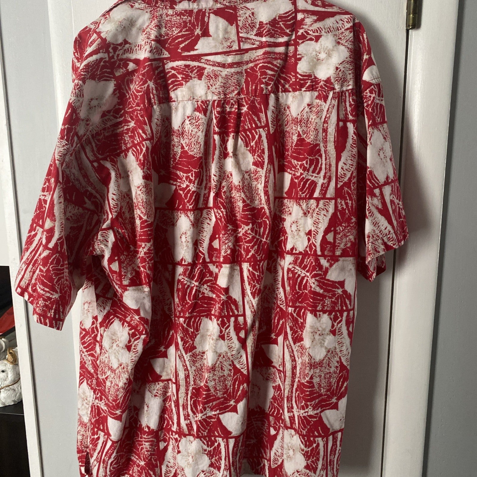 Perry Ellis extra large button-down short sleeve men’s shirt red and white Hawai