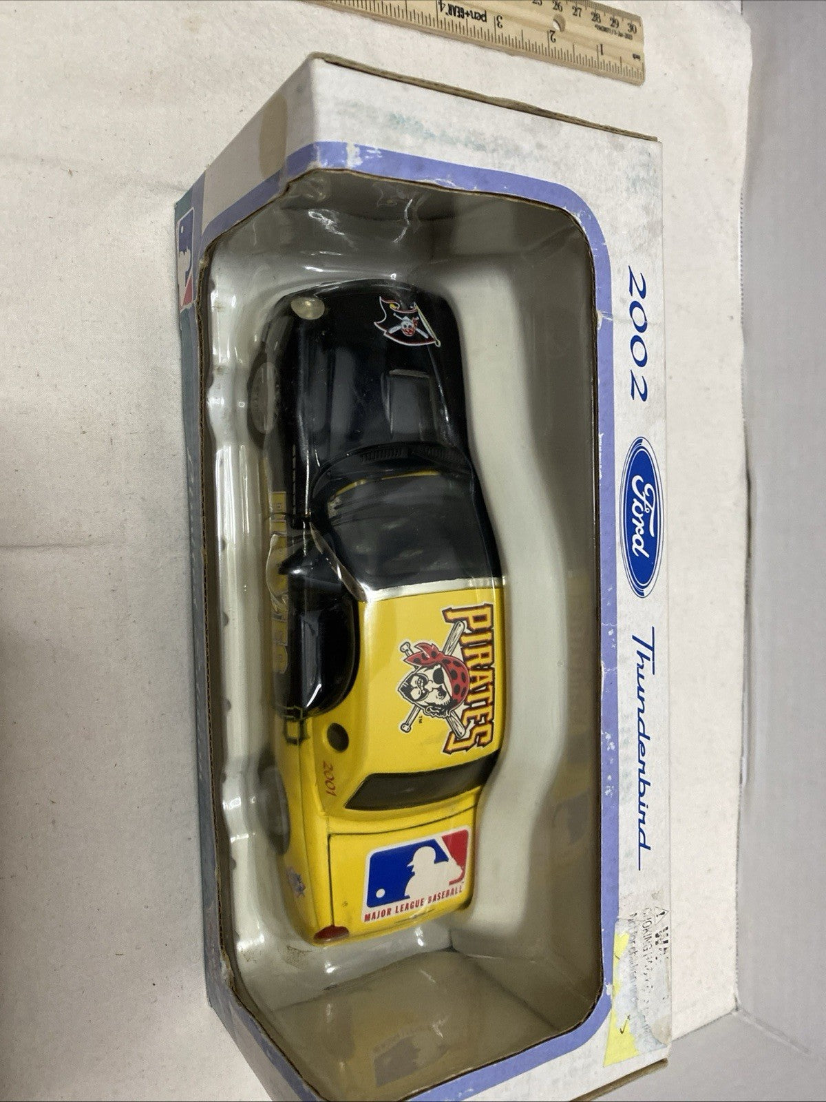 MLB Pittsburgh Pirates 2002 White Rose Ford Thunderbird Diecast 1:24 Car