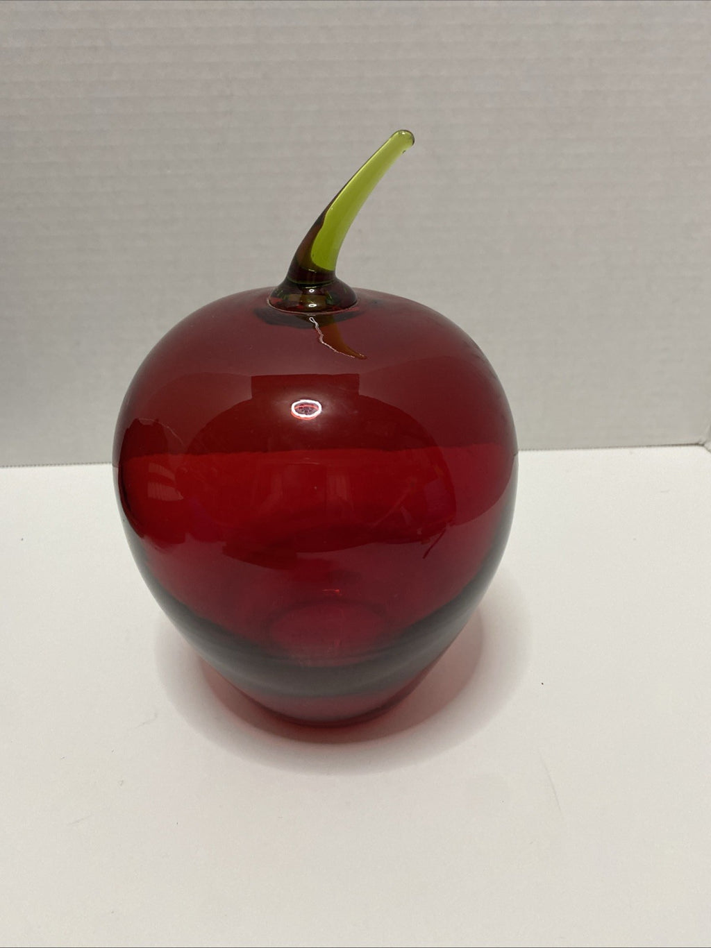 Beautiful Vintage Viking Art Glass Red Apple w/Green Stem 7"H