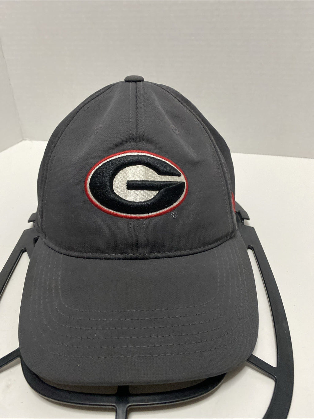 Georga Bulldogs Grey/ Red Hat Cap 6.5-6 7/8 Top of the World TowCaps One Fit