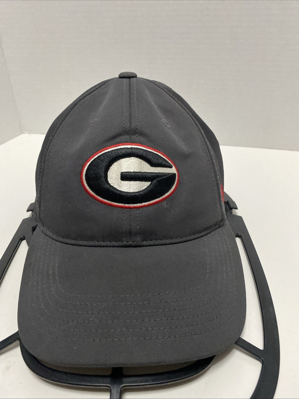 Georga Bulldogs Grey/ Red Hat Cap 6.5-6 7/8 Top of the World TowCaps One Fit