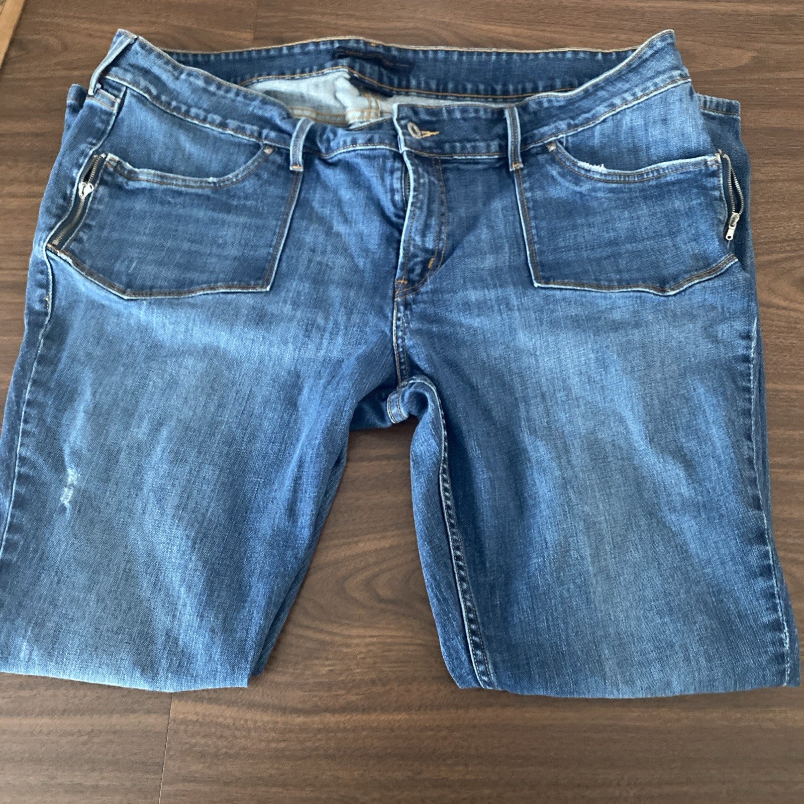 Levi women’s 542 skinny jeans size 22 zip side pocket