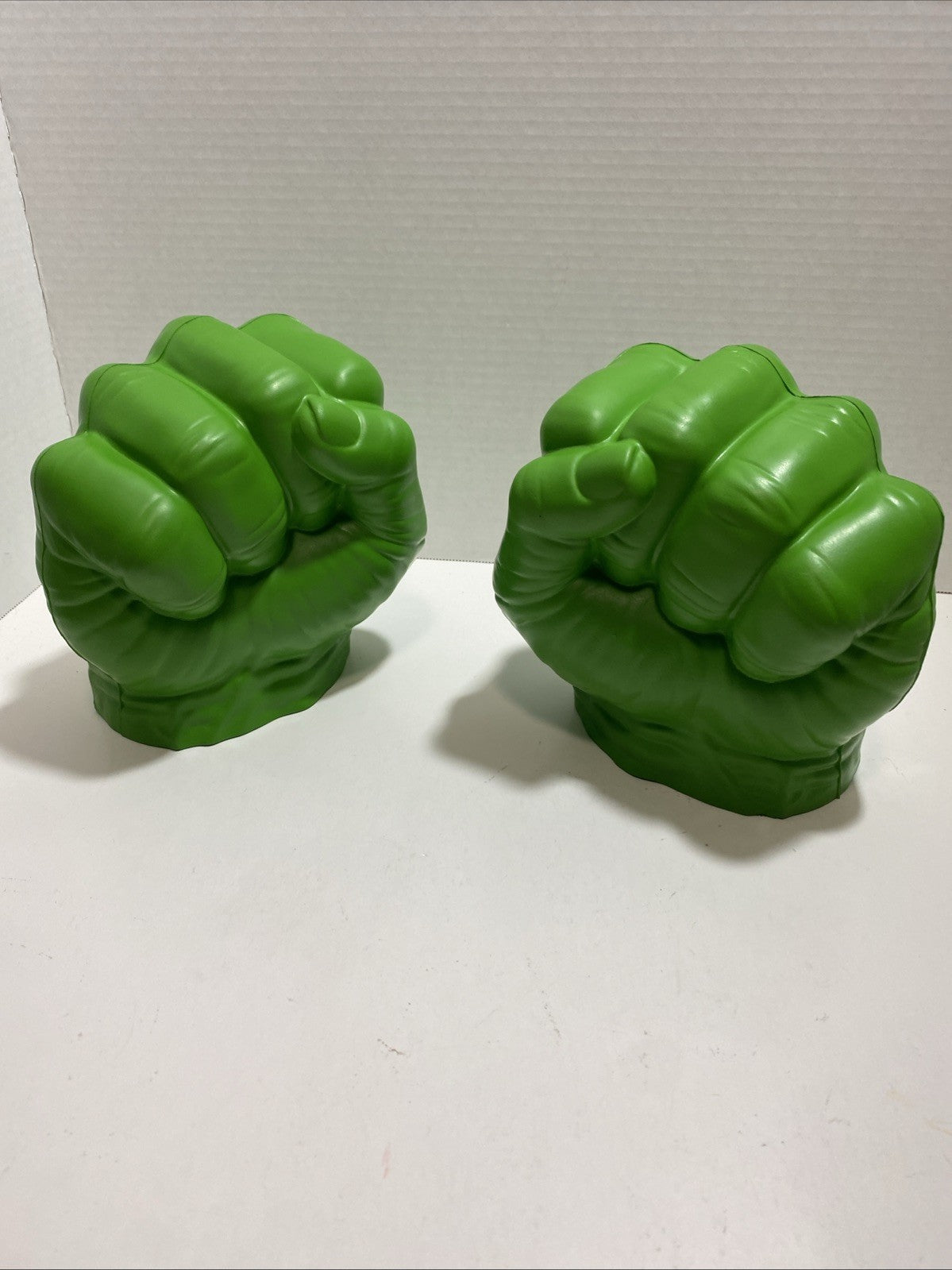 Avengers The Incredible HULK SMASH FISTS Hasbro Marvel 2023 Foam Hands