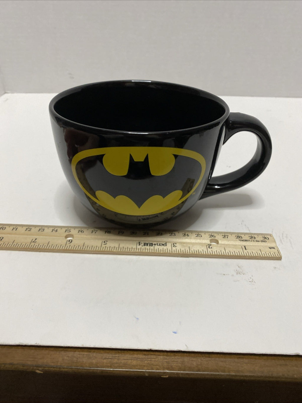 Batman Very Large Cup Coffee Soup 24 ounces Black Yellow Ceramic DC Comics 