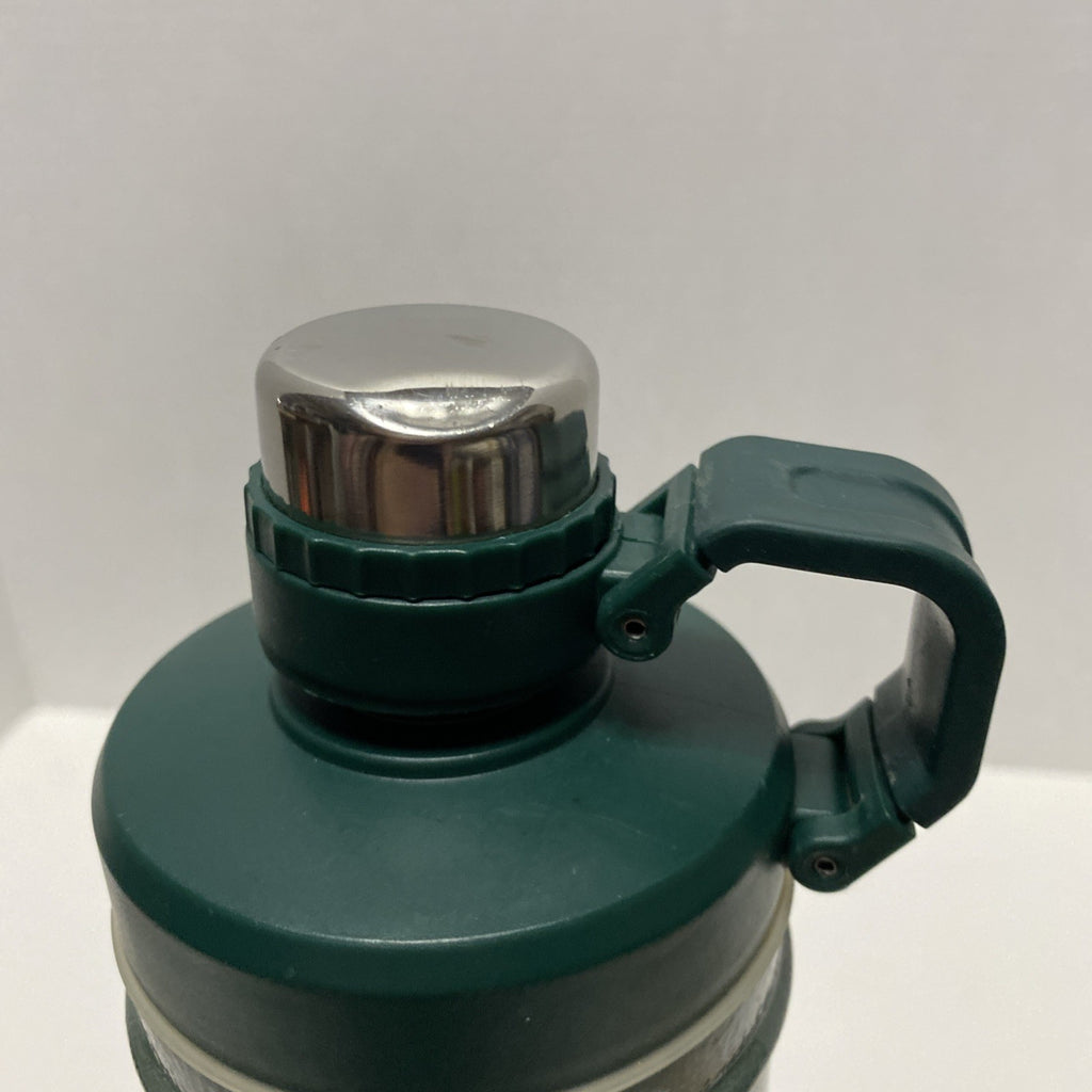 Stanley Classic Vacuum Insulated Bottle Thermos Green 21oz - Pre-Owned