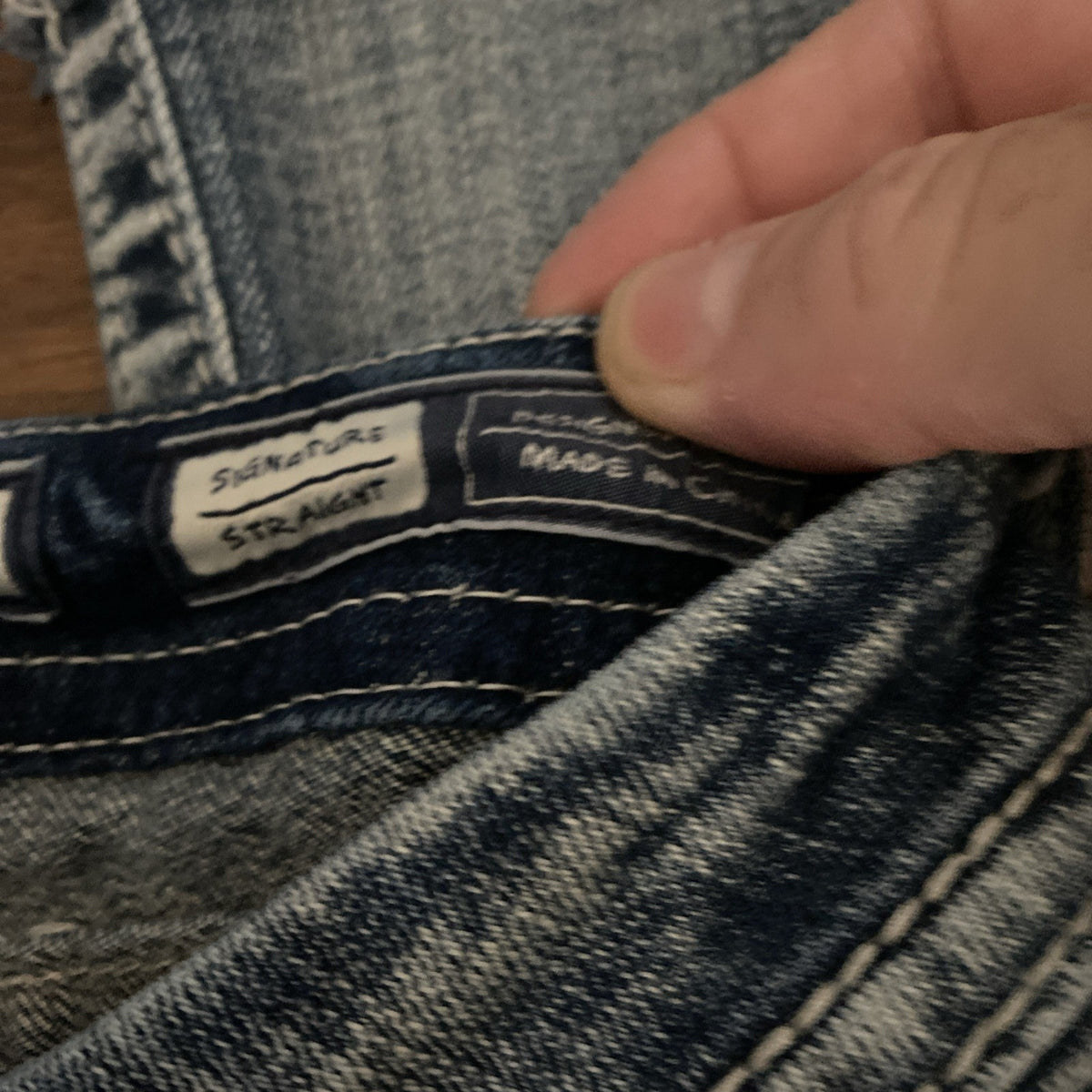 Miss Me Straight Jeans Women’s size 25" X 31" (cut To 25) inseam Free Shipping