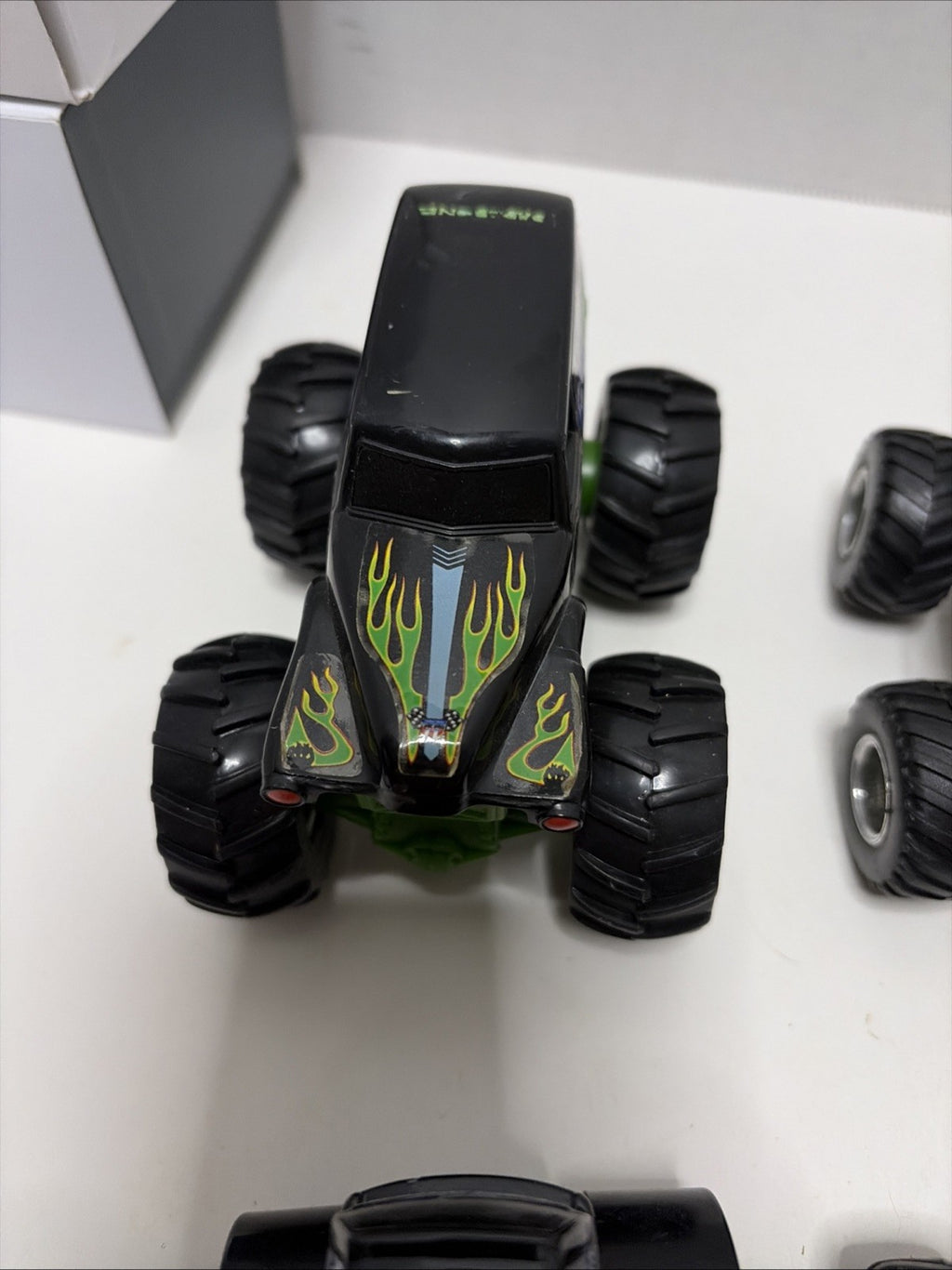 Monster Jam Lot Of 8 Diecast 1:64 Scale Monster Trucks