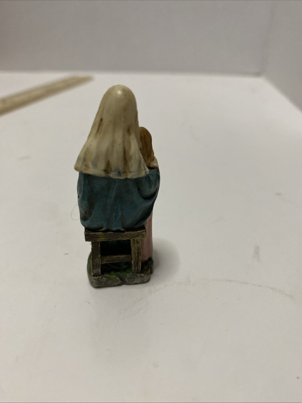 NUN TEACH BIBLE STUDY GIRL MINIATURE RESIN RELIGIOUS FIGURINE CATHOLIC CHURCH