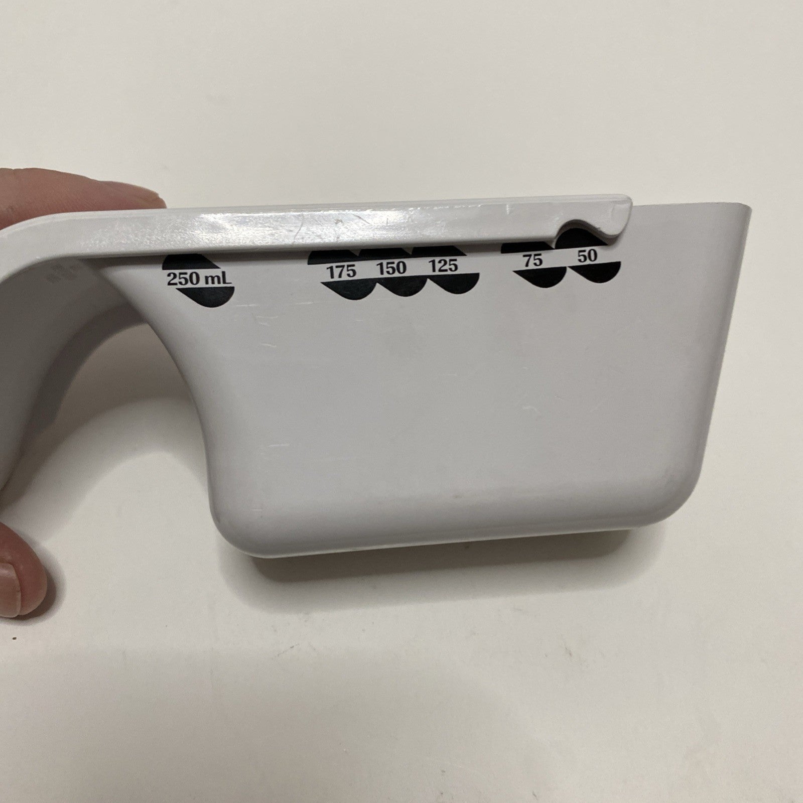 Pampered Chef Adjustable Sliding Measuring Cup 1/4 to 1 cup