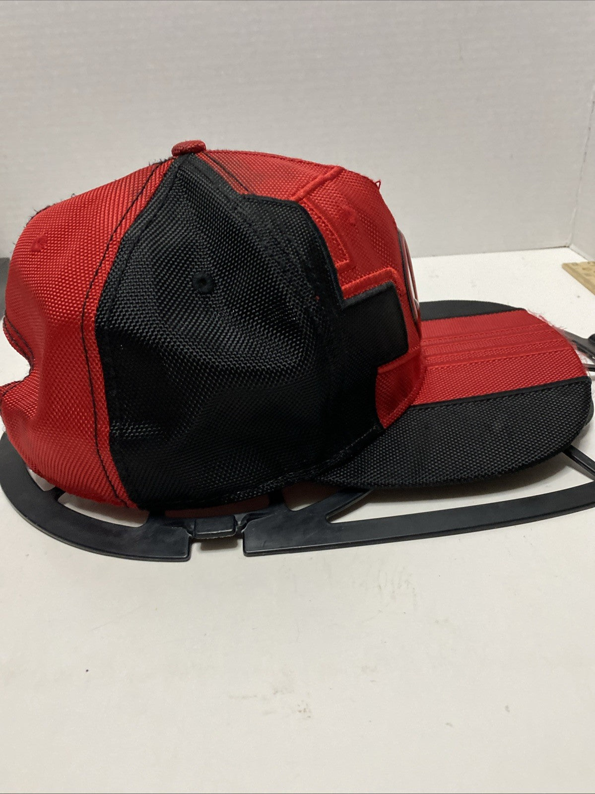 DEADPOOL Embroidered Snapback Hat Marvel OSFM Cap Red Black