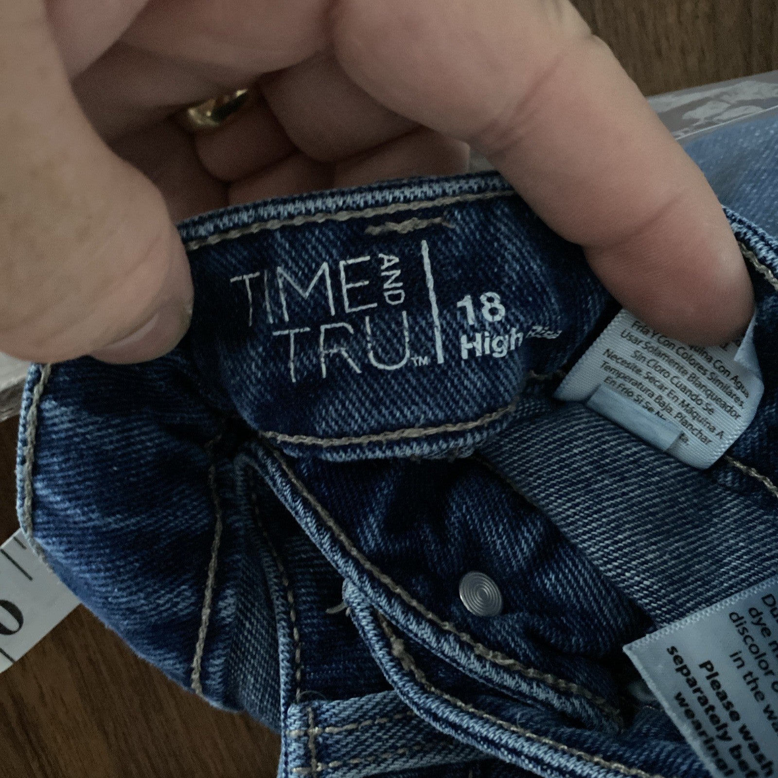 Time in true women’s high-rise shorts size 18 distressed