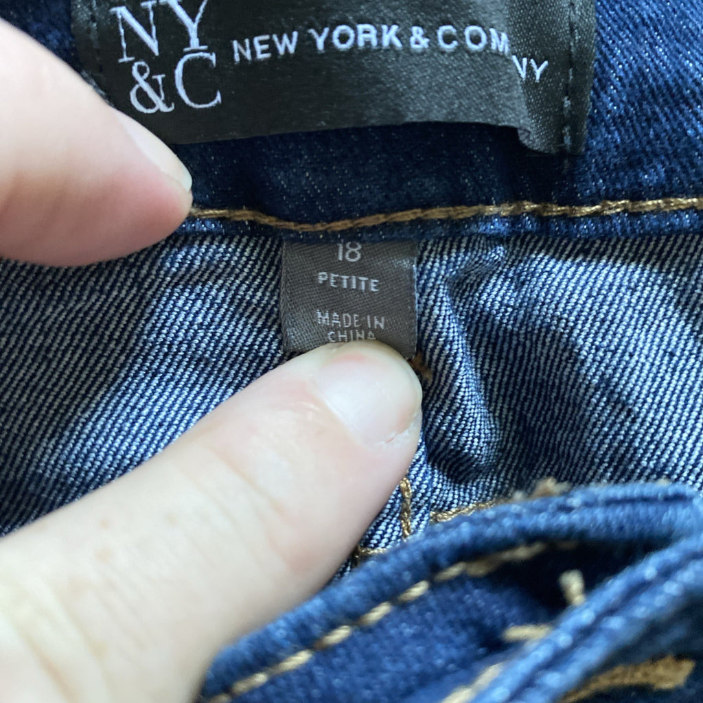 Women’s New York & Company Flat Front Jeans. Size 10P