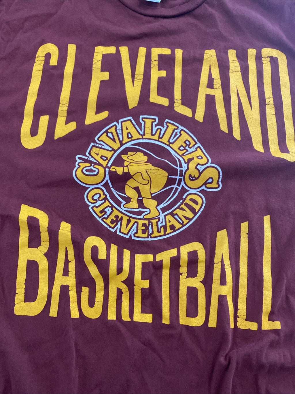 Men’s extra large NBA Cleveland Cavalier basketball shirt maroon short sleeves