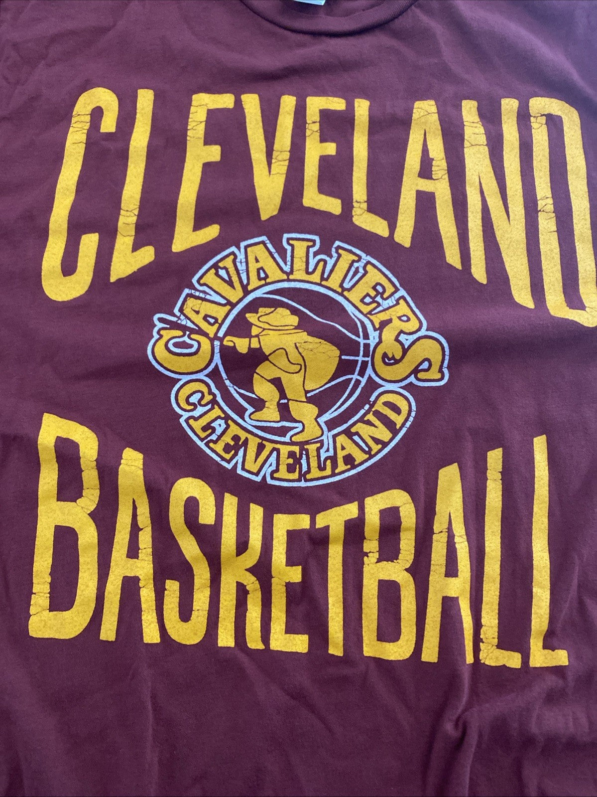 Men’s extra large NBA Cleveland Cavalier basketball shirt maroon short sleeves