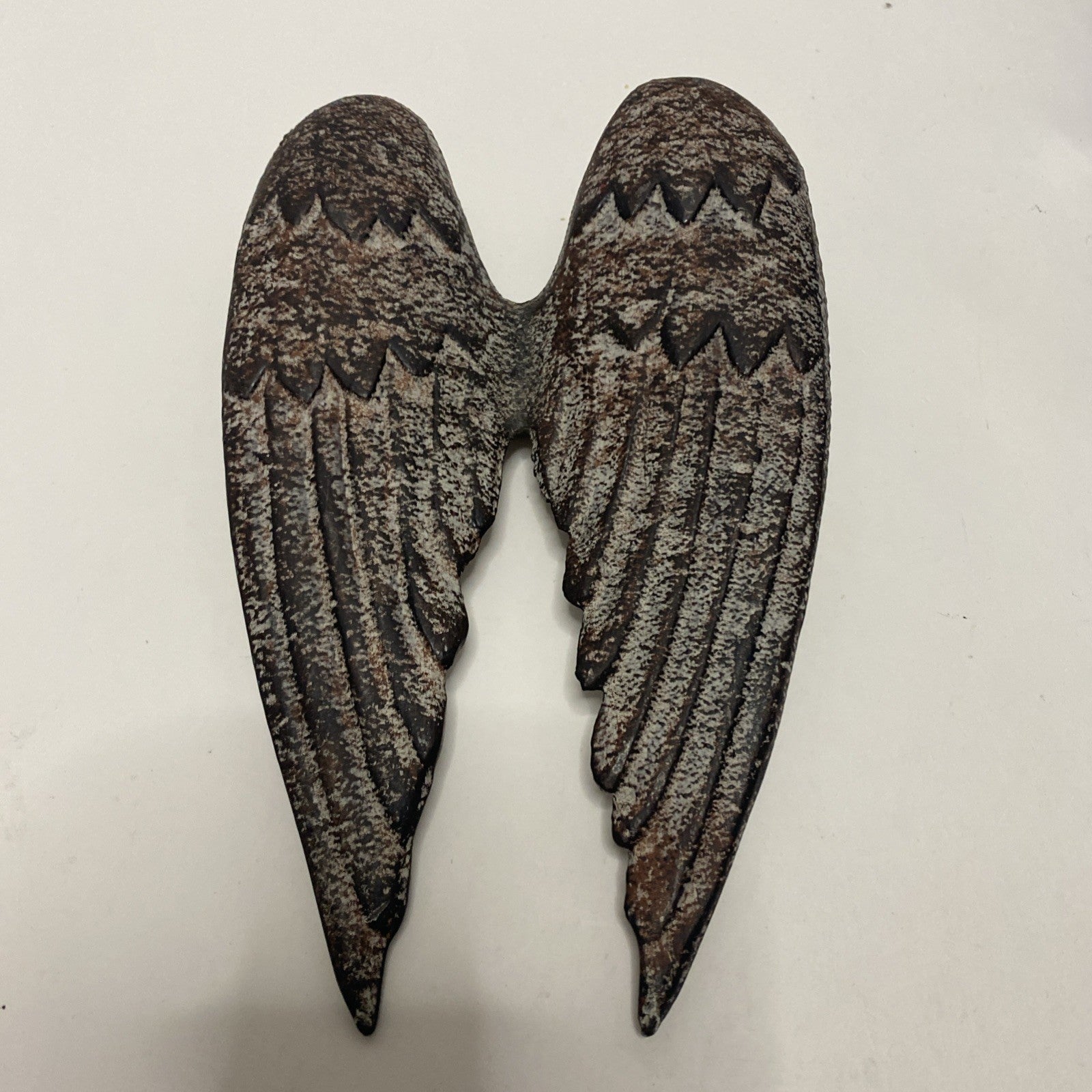 ANGEL WINGS WALL DECOR CAST IRON METAL DISTRESSED RETRO HANGING DECORATION.