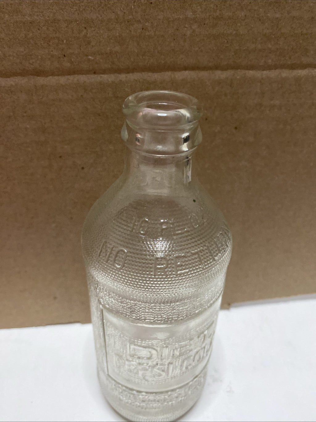 Vintage Diet Pepsi Soda Beverage 10 oz bottle 67' Clear Glass 