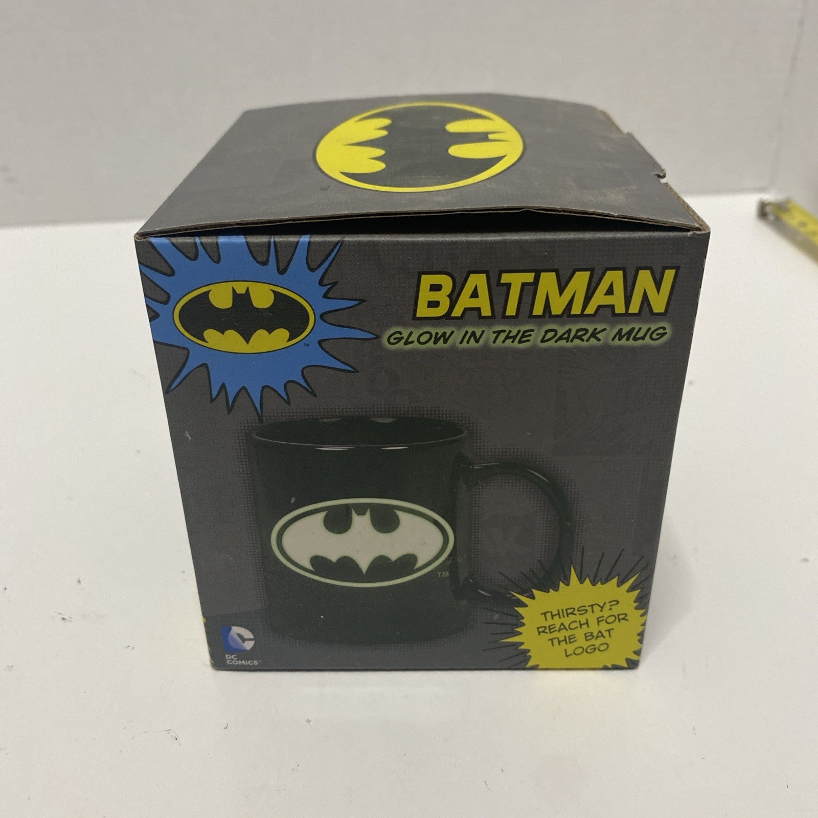 GLOW IN THE DARK BATMAN DC COMICS 10 oz MUG CUP Justice League NEW