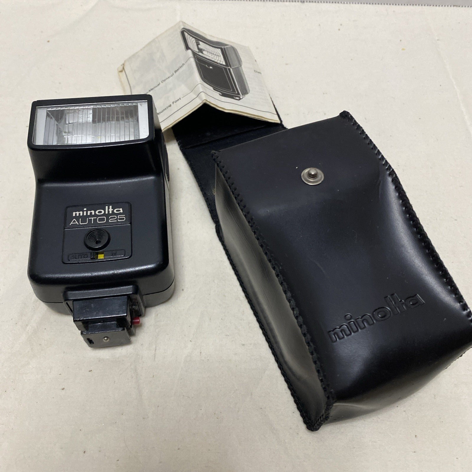 Near Mint Minolta Auto 25 Flash Shoe Mount for SRT -102, 201, MC, XE-7  Tested.