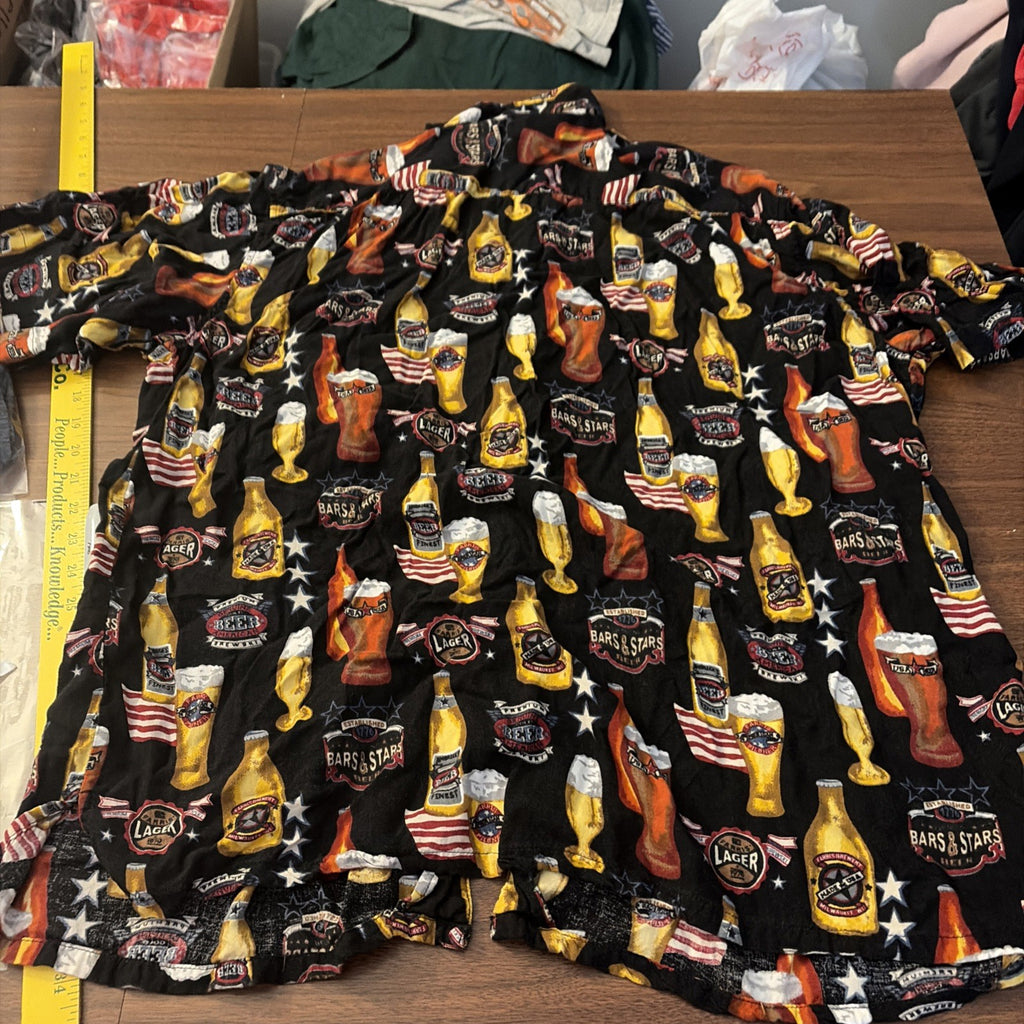 C B Sport by Croft Barrow Mens Shirt Large Beer Themed Print Large.