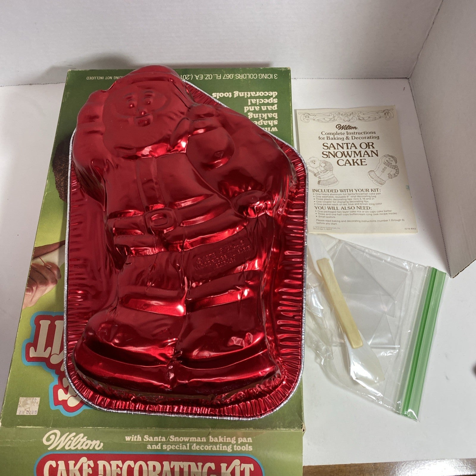 VTG CHRISTMAS WILTON CAKE DECORATING KIT SANTA SNOWMAN BAKING PAN