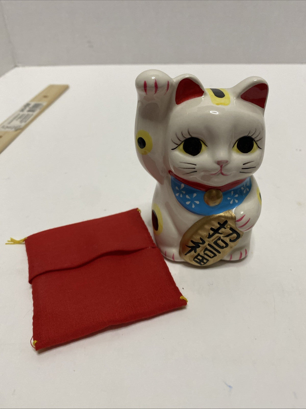 White Japanese Pottery Maneki Neko Beckoning Money Good Fortune Lucky Cat Bank